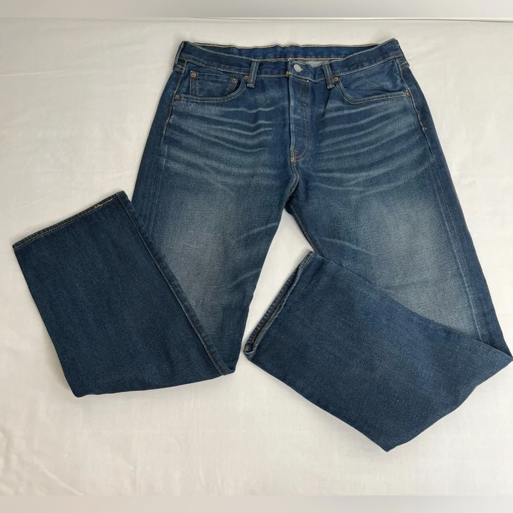 Levis Jeans Mens 34x30 Blue 501 Straight Button Fly Dark Wash Denim